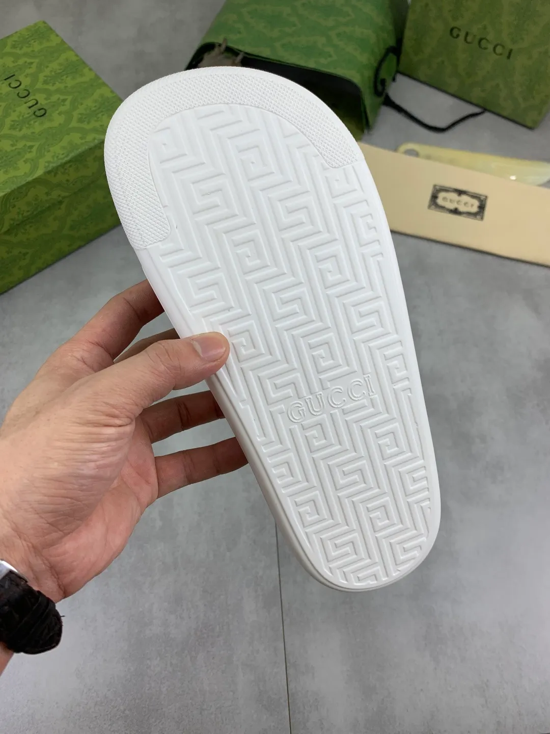 Men's Men's Shoes 💰P300💰[New Style] High Version 🎁🎁🎁 GUCCI New Year of the Snake casual slippers, original official website, perfect workmanship, transmitting a kind of noble luxury, sublimating its definition of luxury in Gucci's high-end extraordinary craftsmanship. Original Gucci double G combination outsole, code number: 35-46, complete package